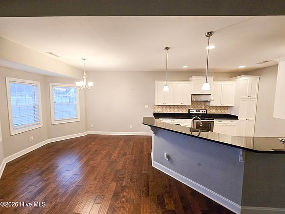 5th image of 412 Moss Springs Drive
