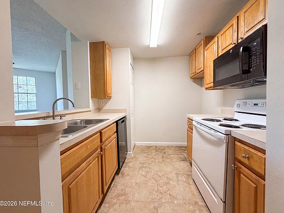 5th image of 4000 GRANDE VISTA Boulevard #15-304