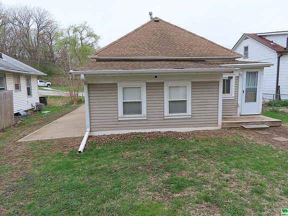 3rd image of 1632 S Fairmount St