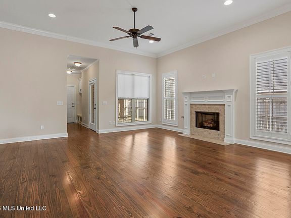 4th image of 8 Enclave Cir