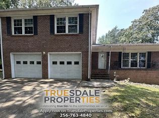 908 Roll Tide Ln NW, Huntsville, AL 35816