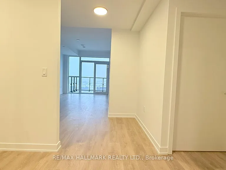 1037 The Queensway #807 — Photo 3