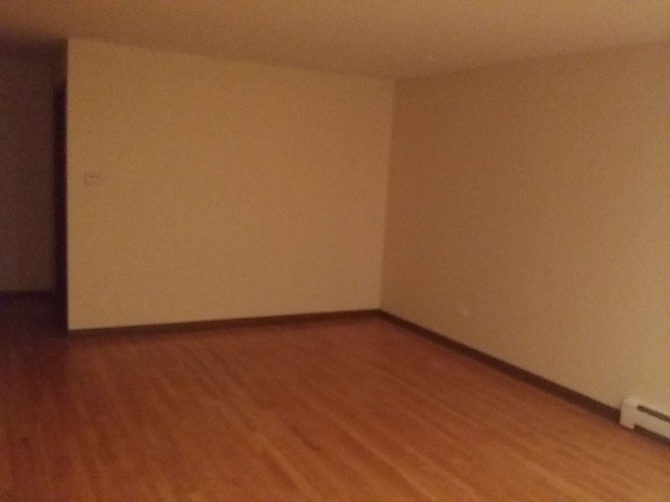 1st image of 362 Crandon Ave APT 1