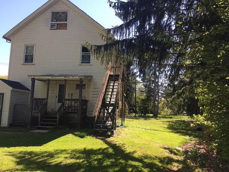 2nd image of 106 Belchertown Rd