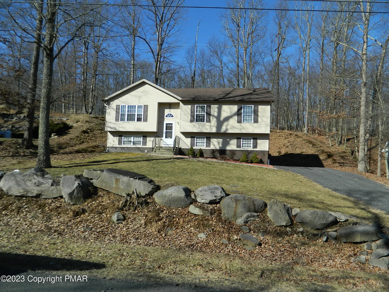 1141 Hunters Woods Dr photo 1