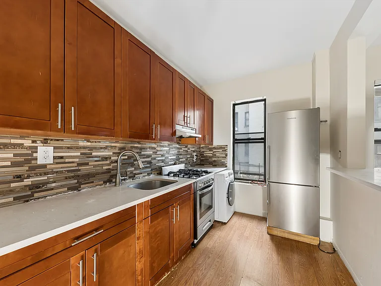 171 Meserole St #6 — Photo 5