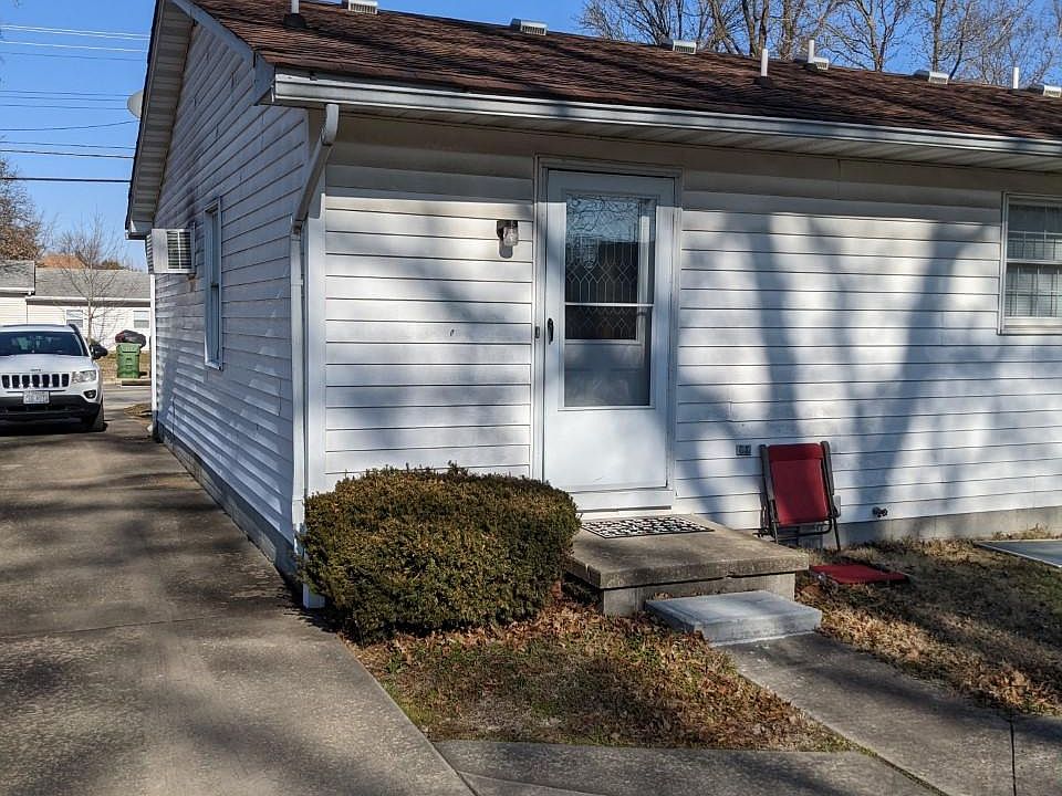 2nd image of 401 W 9th St #B