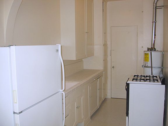 5th image of 433 Nutmeg St APT 08