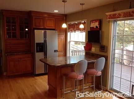 Kitchen
						:
						Stainless steel appliances, HW floor, patio door to deck.