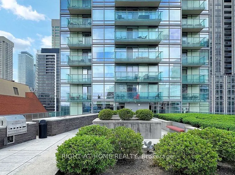 21 Scollard St #412 — Photo 13