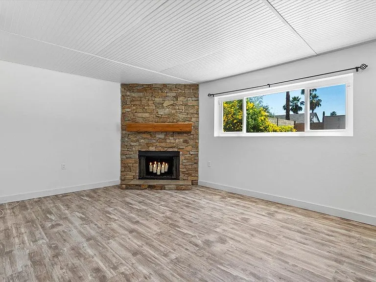 1041 E Kristal Way — Photo 11