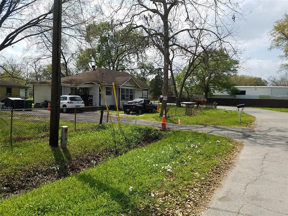 2nd image of 3018 Worthington St