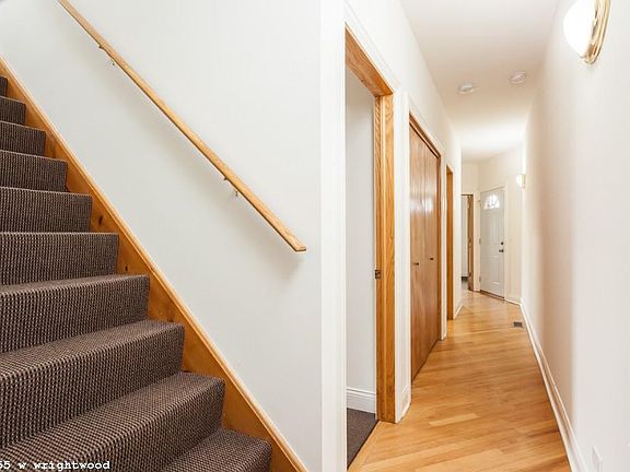 2nd image of 1655 W Wrightwood Ave #1018