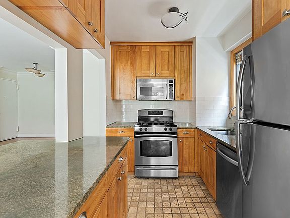 3rd image of 201 E 77th St APT 3F