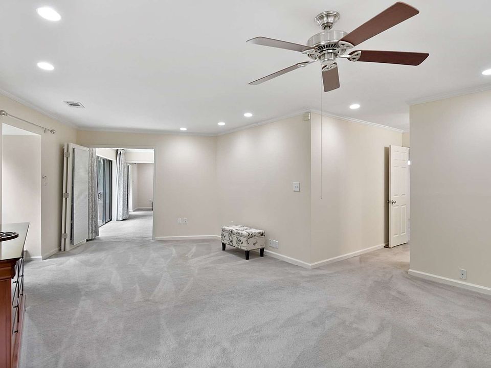 1st image of 25309 Plantation Dr NE