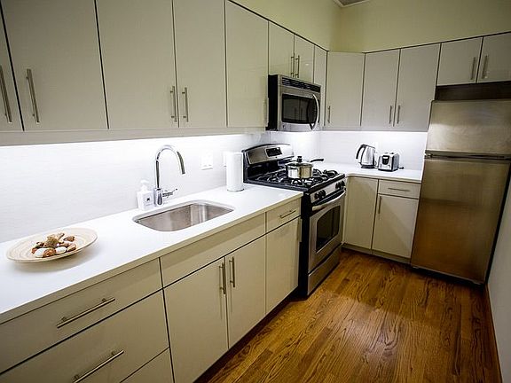 4th image of 336 E 15th St APT 2