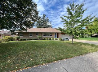 3825 N Lynnwood Pl, Peoria, IL 61614