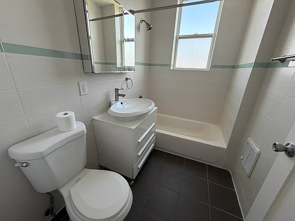 4th image of 490 Ocean Pkwy APT 71