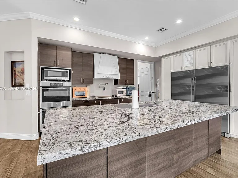 3545 Forest View Cir — Photo 18