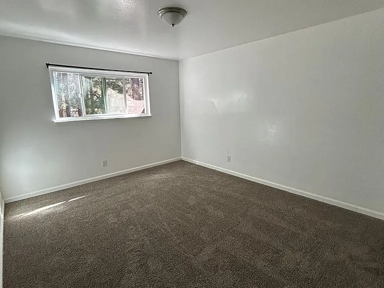 3685 Tamarack Ave. — Photo 4