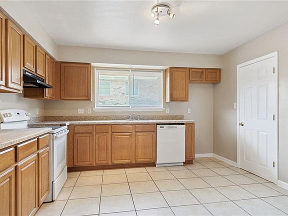 5th image of 7200-02 Boston Dr