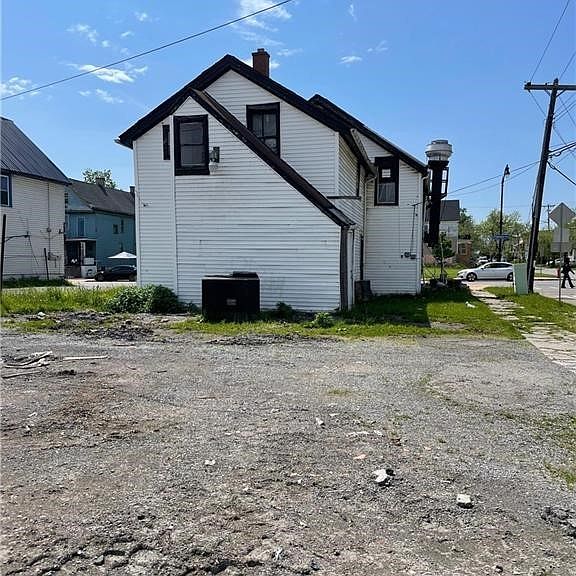 Listing photo 5