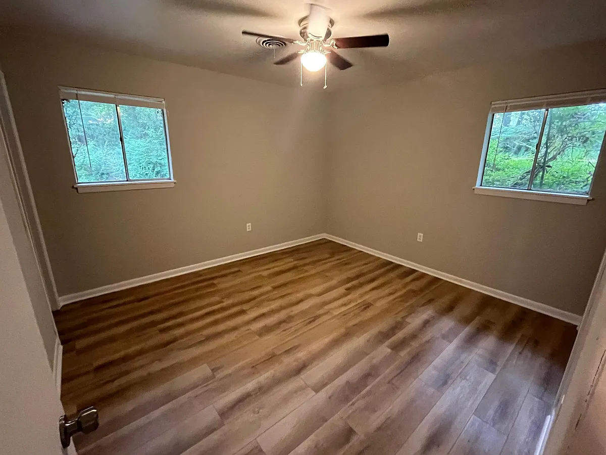Building Photo - 2602 Maple Dr