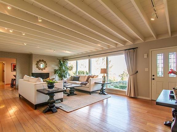 Gracious Light Filled Rooms