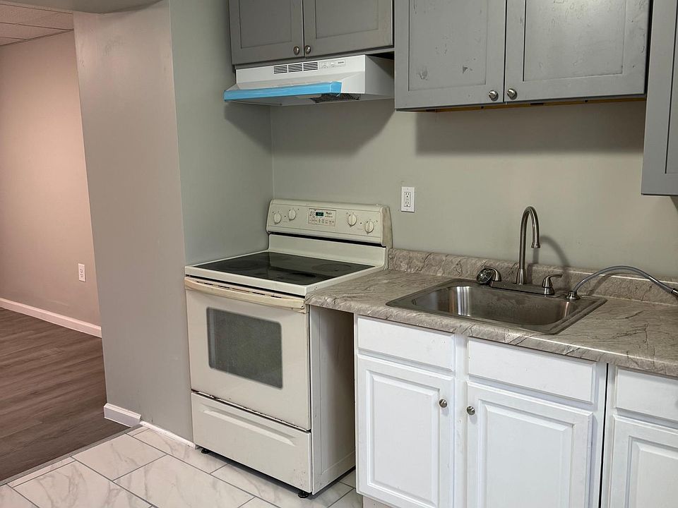 1st image of 206 S 9th St