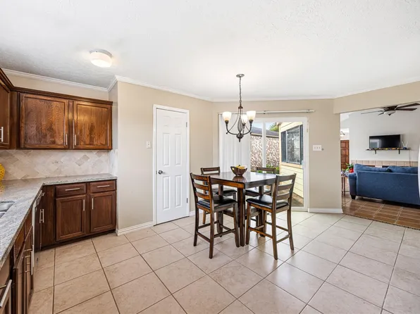 9206 Homeland Dr, Houston, TX 77083