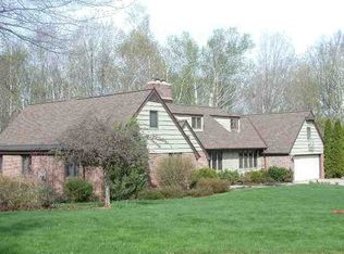 1039 Allouez Rd, Marquette, MI 49855