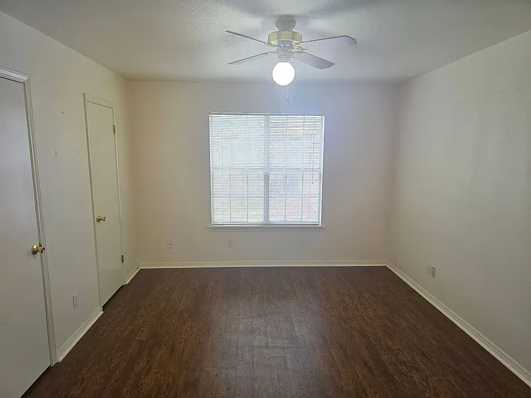 1915 Alex Ave — Photo 11