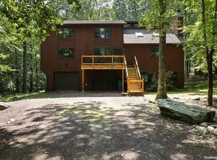 137 Clover Ln, East Stroudsburg, PA