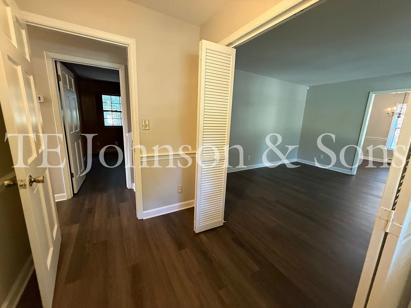 Spacious One Level Home with Den, Granite Kitchen Island, and 2 Car Carport — Photo 3