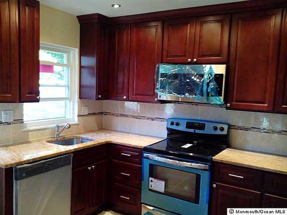 5th image of 496 Thornbury Court #D