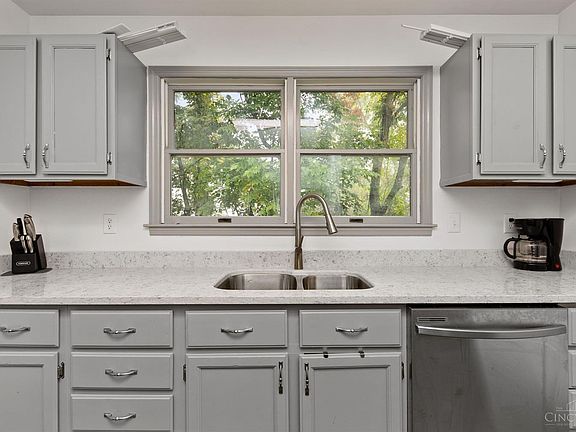 3rd image of 120 N High St