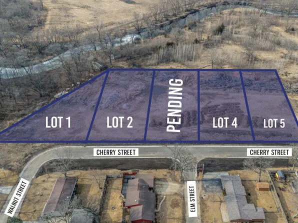 2 Marian Ln #1, Hudson, IA 50643
