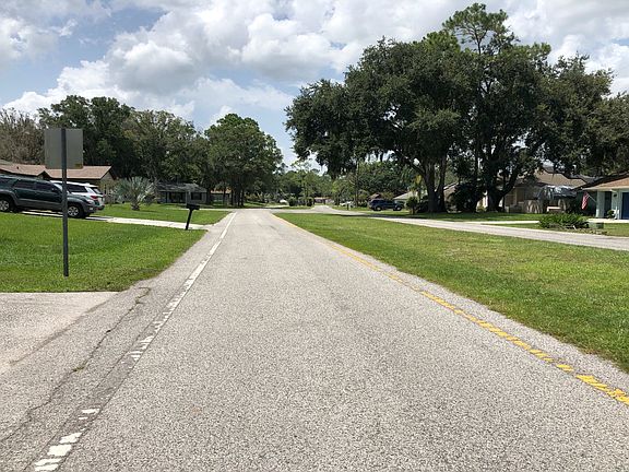 4th image of 4749 Parkway Blvd