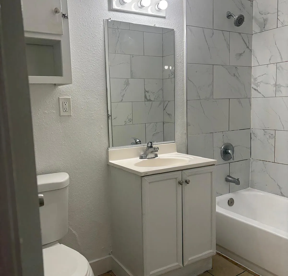2 bed, 740 sqft, $2,300 — Photo 1