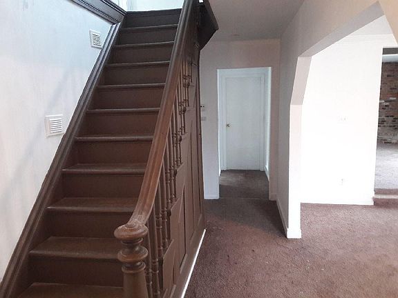 3rd image of 39 Vernon Ave