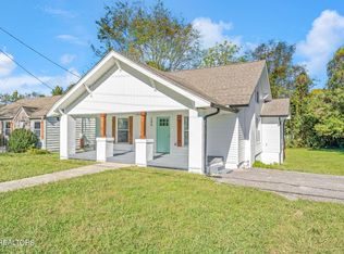 200 Meadow View Rd, Knoxville, TN 37914