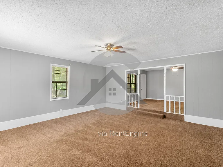 108 Robin Ln — Photo 5