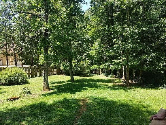 5th image of 8611 Creekview Ct