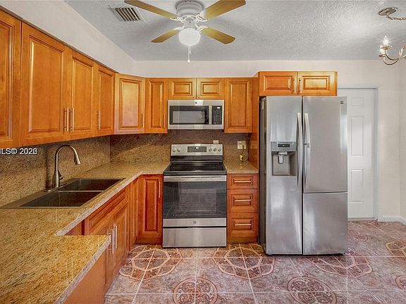 3rd image of 4133 SW 24th St #1