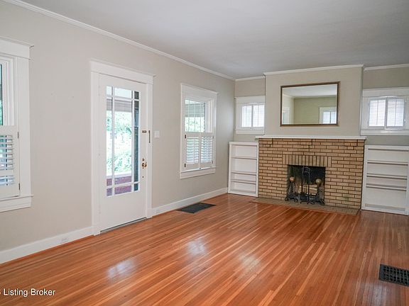 2nd image of 208 Oxford Pl