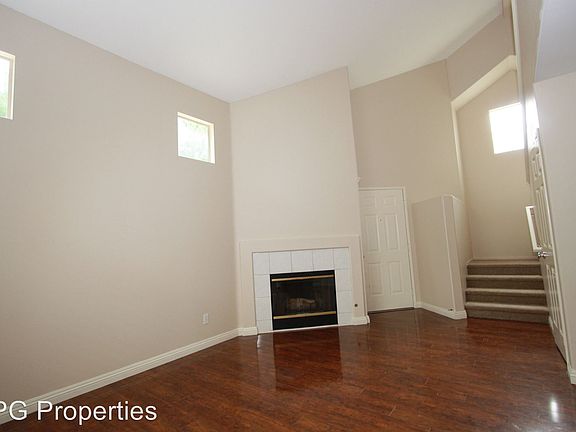 3rd image of 17 Sherrelwood Ct