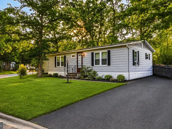 95 Hazelwood Dr, Elmer, NJ 08318