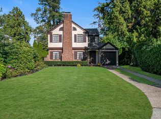23 Stonehenge Rd, Manhasset, NY 11030