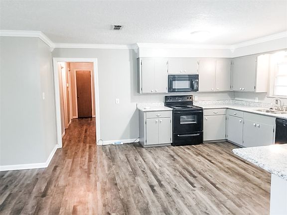 4th image of 122 Bell St
