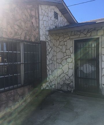 2nd image of 3218 Buena Vista St